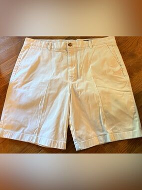 Vineyard Vines “Breaker” Short, White, size 38, NWOT